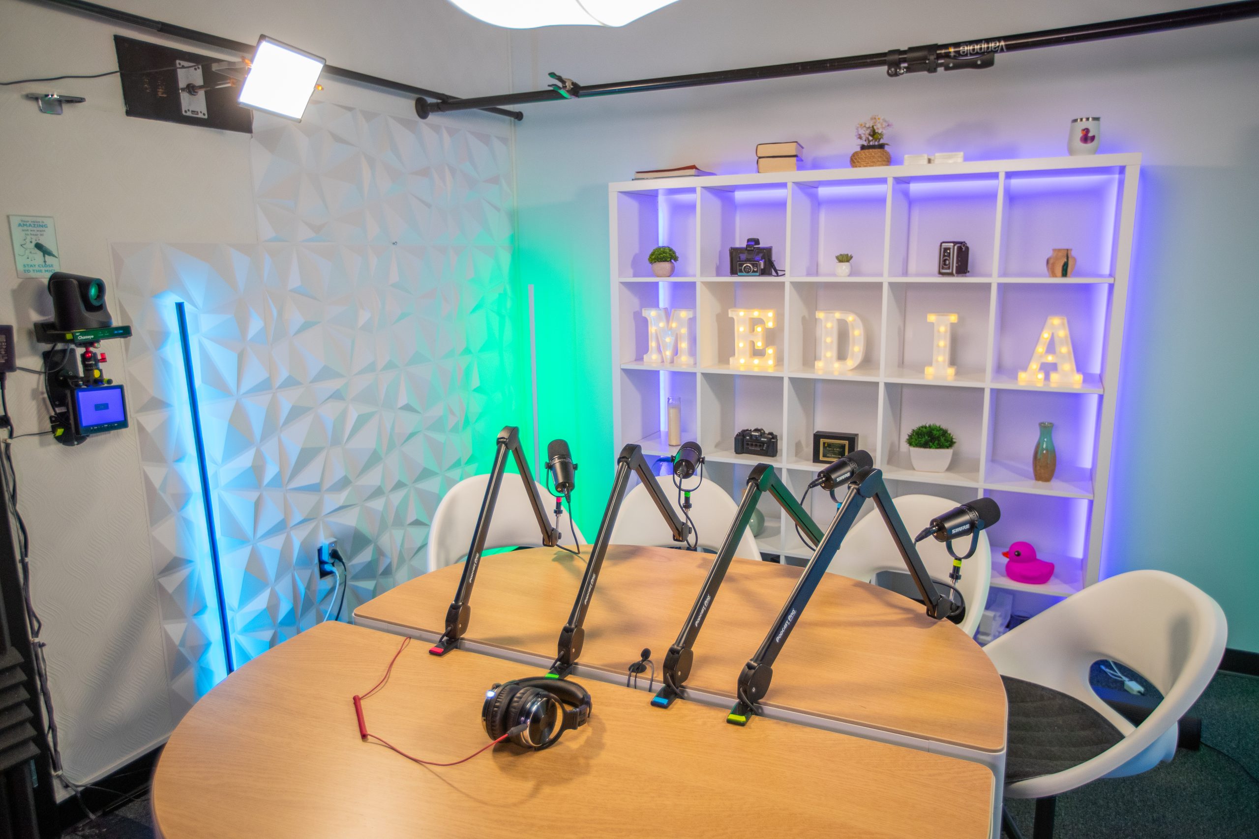 Podcast Lounge - Image 2